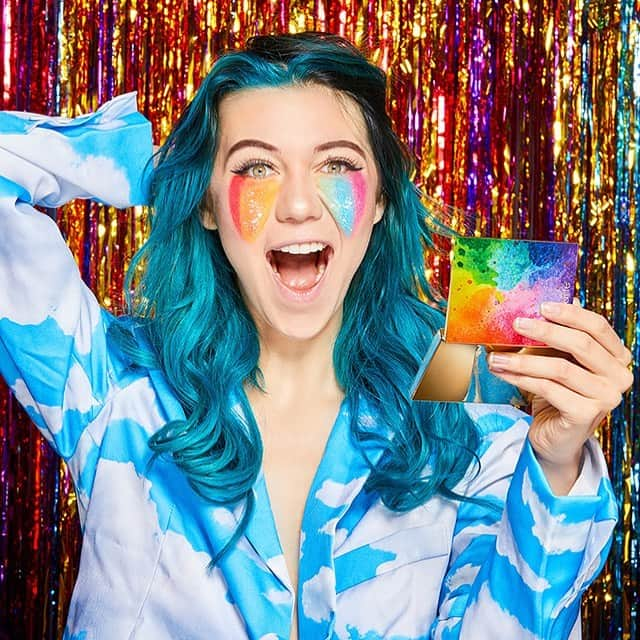 Tarte Cosmeticsさんのインスタグラム写真 - (Tarte CosmeticsInstagram)「🌈🌈@JESSIEPAEGE X TARTE MEET & GREET REMINDER!🌈🌈 Join us on Saturday, 6/22/19 for a chance to meet Jessie Paege! She will be signing palettes at @sephorabeverlycenter from 3-5PM. *For a guaranteed spot to meet Jessie, you must make a minimum $24USD purchase from tarte cosmetics so make sure to pick up our #jessiepaegextarte let it rain-bow eye set ($24USD) or some of your fave tarte products! #tartepride #rethinknatural #naturalartistry」6月22日 9時56分 - tartecosmetics