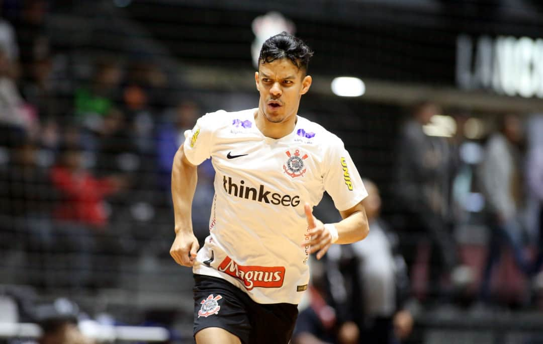 コリンチャンスさんのインスタグラム写真 - (コリンチャンスInstagram)「Nesta sexta-feira (21), o @sccorinthians.futsal empatou por 0 a 0 com o São José fora de casa e manteve a terceira posição da Liga Nacional de Futsal. O próximo jogo da equipe é neste domingo (23) contra o Pato Futsal, no Ginásio Wlamir Marques. A partida terá entrada franca. 📷 Rodrigo Coca/Agência Corinthians  #TimãoPoliesportivo #VaiCorinthians」6月22日 10時16分 - corinthians