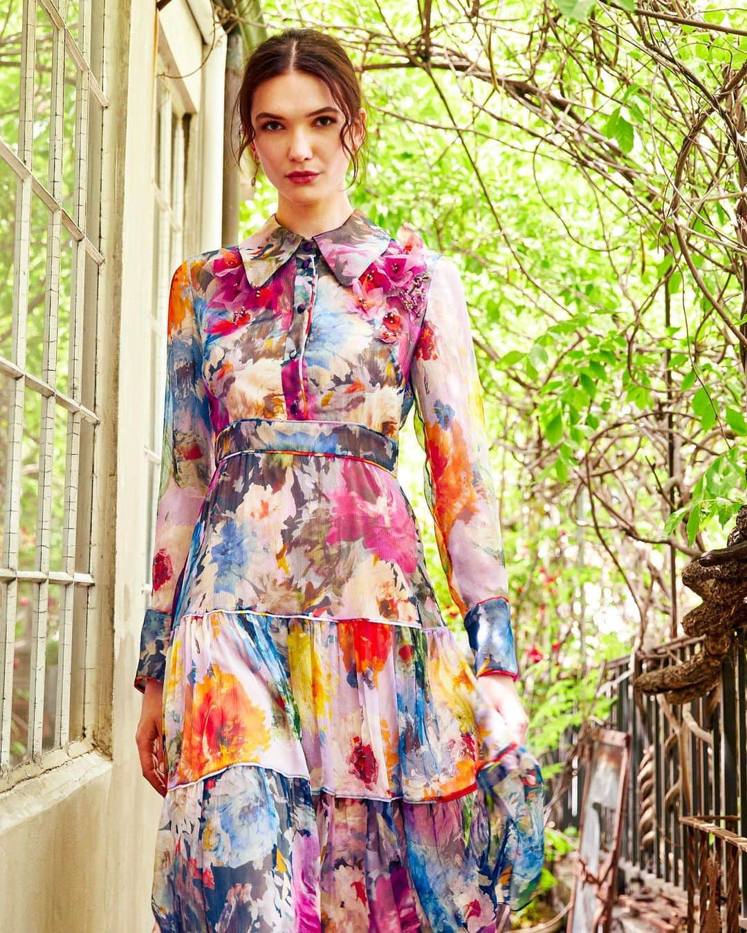 Marchesaさんのインスタグラム写真 - (MarchesaInstagram)「Summer solstice: Introducing the new Marchesa Daywear collection featuring a mixed print crepon shirtdress with floral appliques. #marchesa #marchesadaywear」6月22日 10時16分 - marchesafashion