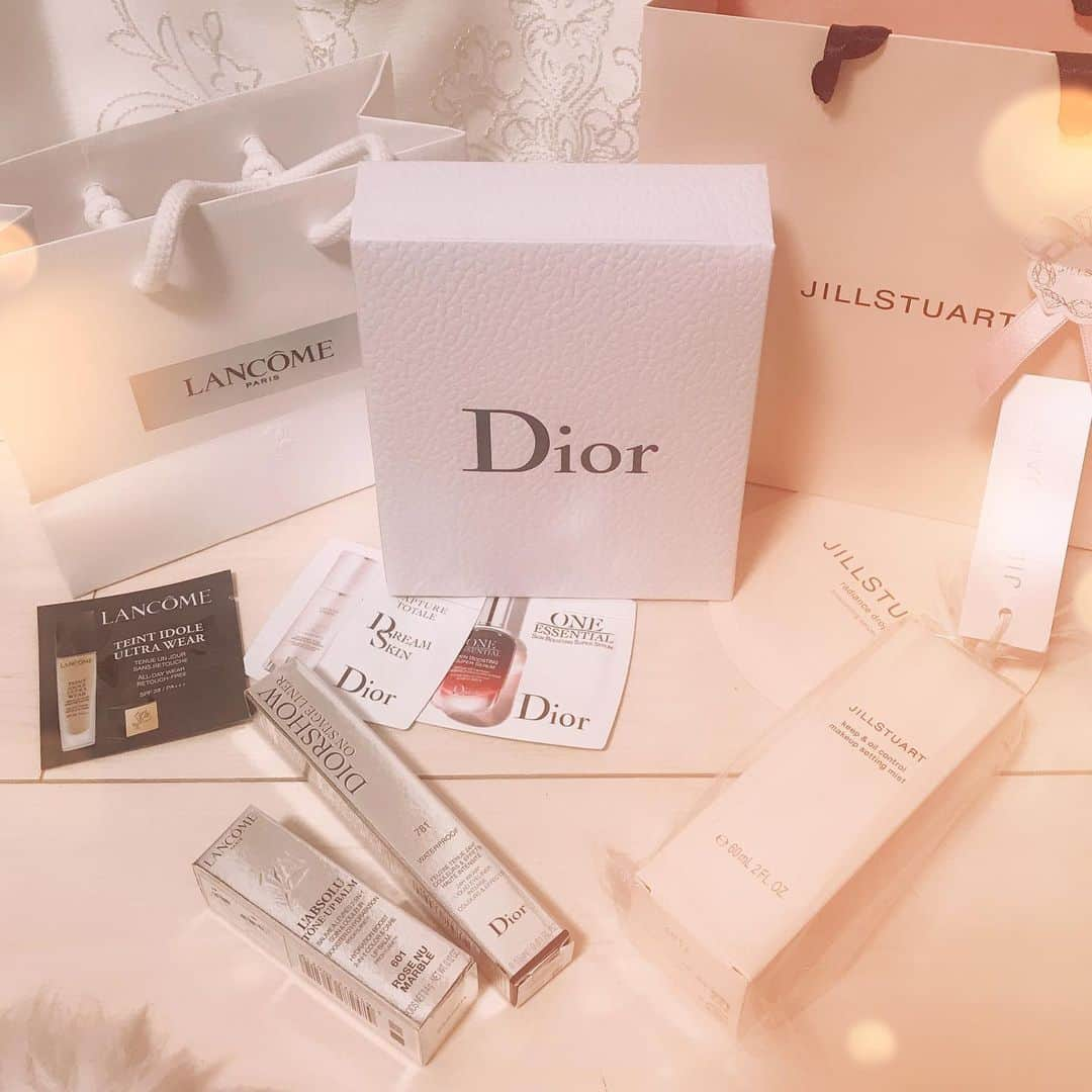 武田華恋さんのインスタグラム写真 - (武田華恋Instagram)「#誕生日プレゼント #birthdaypresent #ありがとう #happy #dior #アイライナー #ジルスチュアート #jillbyjillstuart #ミスト #ランコム #lancome #リップ #lip #instafashion #surprise #生日礼物 #谢谢 #女子力 #コスメ #化粧品」6月22日 10時49分 - karen.takeda