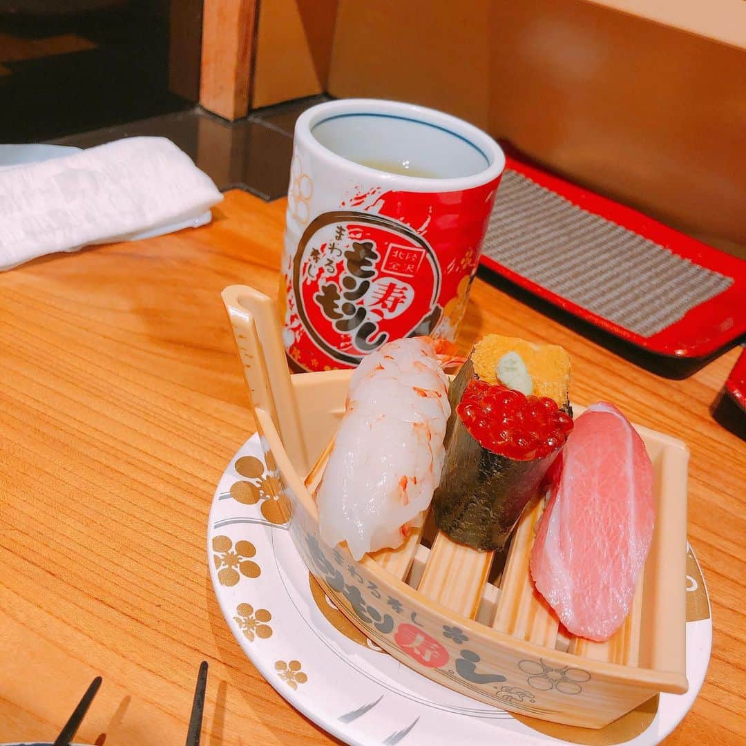 生天目仁美 さんのインスタグラム写真 - (生天目仁美 Instagram)「もりもり寿司に行った。 ドライブ中に発見したショッピングモールに入っていたの。 すごい美味しかったーー！！！ 美味しすぎてこの写真を友だちに送りまくったわ😁 近所に欲しい。金沢に行きたい。  #もりもり寿司」6月22日 10時50分 - naba3po