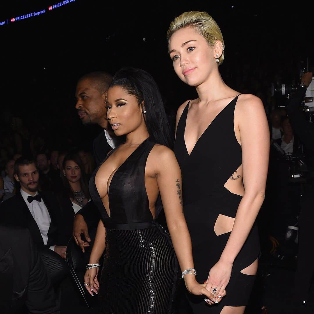 E! Onlineさんのインスタグラム写真 - (E! OnlineInstagram)「Miley, Nicki, what's good? Nicki Minaj held nothing back when it came to Miley Cyrus today on #QueenRadio. Now back to where we, the press, have a lot to say about this situation: at the link in bio. (📷 Getty Images)」6月22日 11時04分 - enews