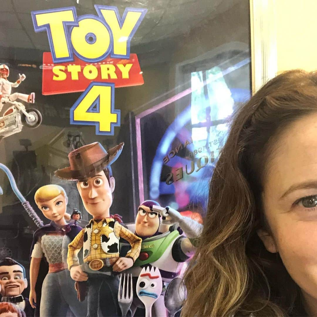 ドリュー・バリモアさんのインスタグラム写真 - (ドリュー・バリモアInstagram)「EVERYONE SEE THIS THIS WEEKEND it is so touching and epic. I took my kids... and like each and all of the films in this series, this one might be the best yet! We need this right now! #getreadytocryandlaugh」6月22日 11時26分 - drewbarrymore