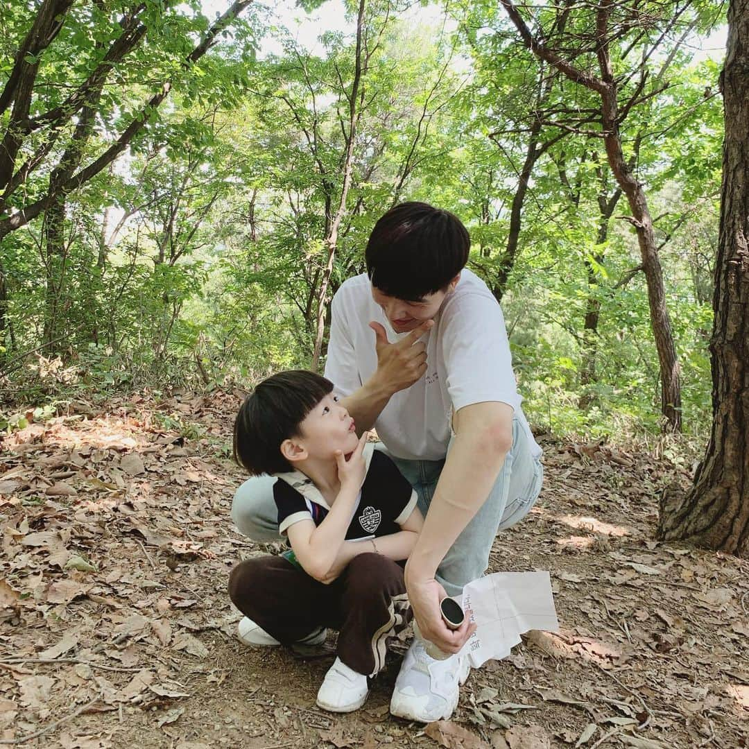 シンバさんのインスタグラム写真 - (シンバInstagram)「동생 덕분에 가족 등산 #산에서 #나와서 #산으로 #jjcc #simba #야생심바」6月22日 11時48分 - simba_jjcc