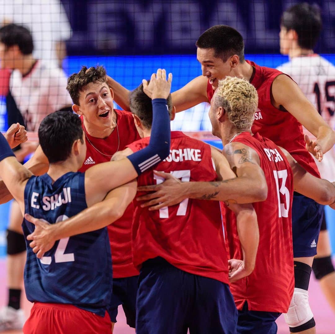 USA Volleyballさんのインスタグラム写真 - (USA VolleyballInstagram)「USA stays 🔥🔥🔥! - - - @usavmnt sweep Japan to continue their #VNL win streak! Next 🆙... Canada tomorrow night at 7:30pm (CT)! 👉 our bio to get your tickets!」6月22日 11時43分 - usavolleyball