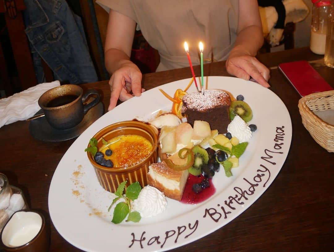 徳本夏恵（なちょす）さんのインスタグラム写真 - (徳本夏恵（なちょす）Instagram)「﻿ my mother's birthday﻿ ﻿ Love 💕 ﻿ ﻿ ﻿ ﻿ ﻿ ﻿ #happybirthday#mam#love#tokyo#誕生日#お祝い#バースデーケーキ#cafeシェノワ」6月22日 11時46分 - nachos_kimono
