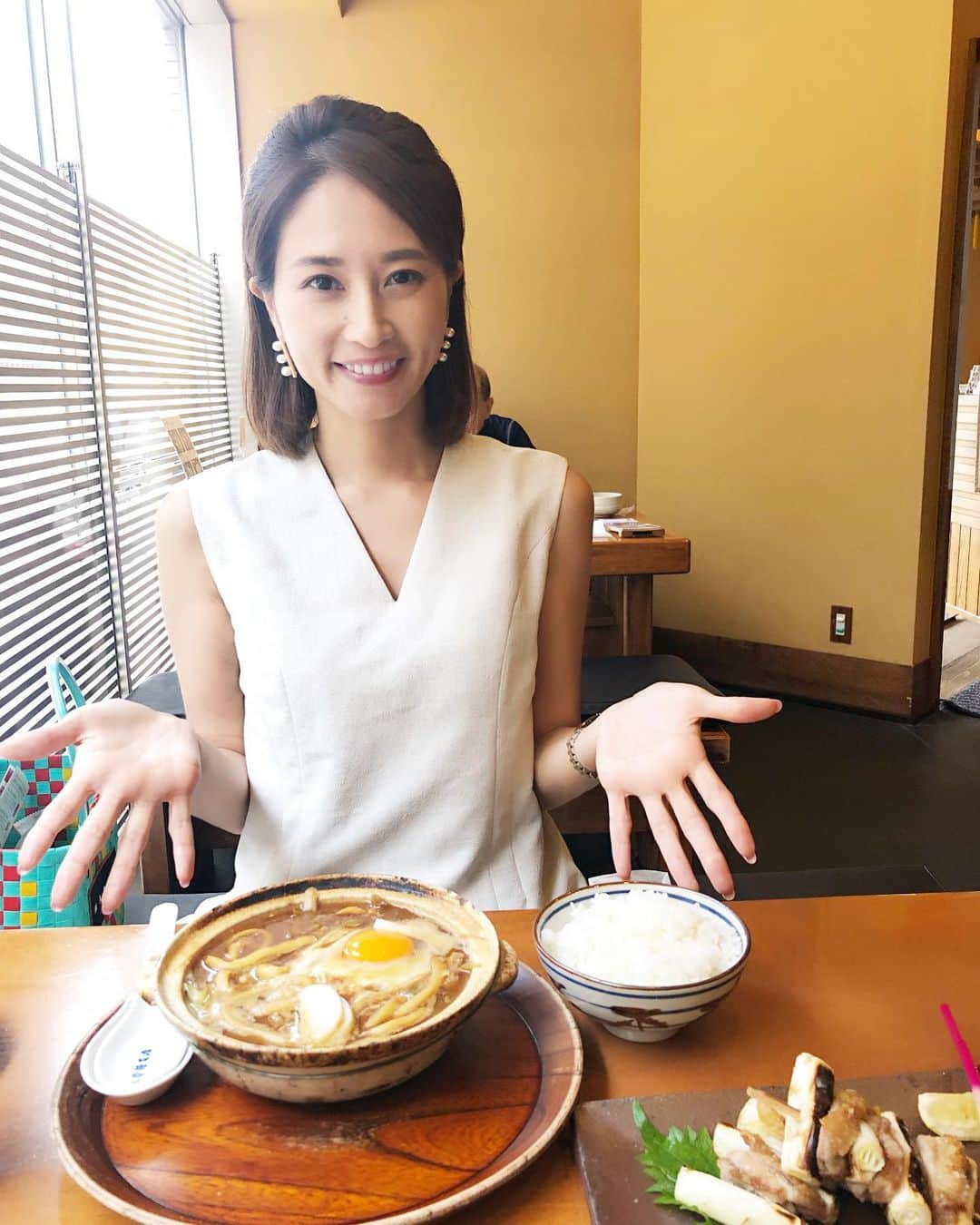 KAORI.OMURA 大村香織さんのインスタグラム写真 - (KAORI.OMURA 大村香織Instagram)「名古屋に来ています☺︎ ・ さっそく山本屋本店の味噌煮込みうどんをいただきに✨ ・ 味噌煮込みうどん食べたのは始めてでしたが、麺が硬めなんですね‼️ 普通のおうどんとも、讃岐うどんとも違った食感のうどんで、芯を残している感じでした！ ・ 美味しかった☺︎✨ ・ 創業は明治と聞いて驚き‼️ ・ #うどん#山本屋本店 #名古屋#愛知#日本#国内旅行#旅行#旅#trip#travel#アラフォー#アラフォーライフ#名古屋名物#名古屋うどん#名古屋グルメ#旅行#ランチ#lunch#週末#週末旅#お昼ごはん#旅行好きな人と繋がりたい #旅行好き#名古屋旅行#nagoya#名古屋コーチン」6月22日 11時51分 - kaori.omura