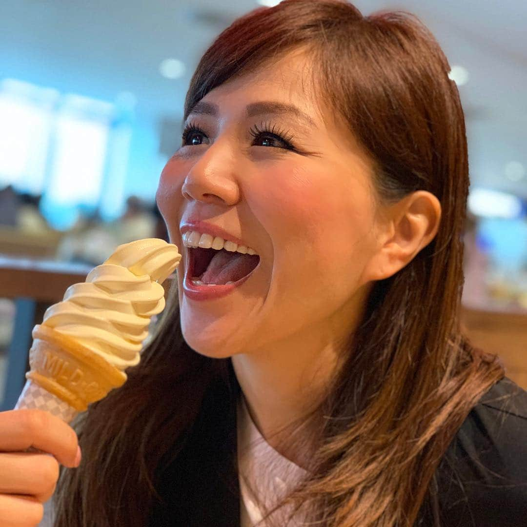 重太みゆきさんのインスタグラム写真 - (重太みゆきInstagram)「新千歳エアポート✈️やっぱり豚丼の後は🍦😆濃厚ソフトクリームだよねー！#印象評論家 #重太みゆき #ソフトクリーム #新千歳空港 #豚丼 #ミユキマン #miyukiman」6月22日 11時55分 - shigetamiyuki