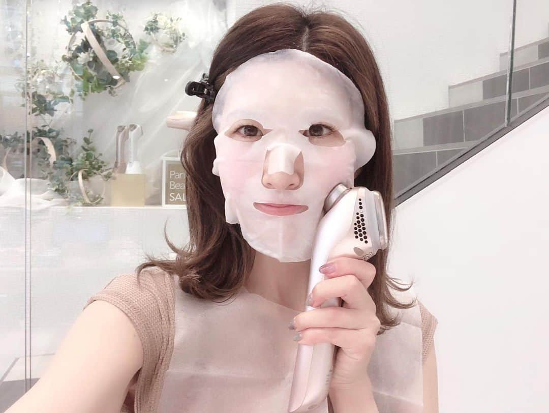 l.lily1013さんのインスタグラム写真 - (l.lily1013Instagram)「今日は朝から Panasonic Beauty  SALON 銀座で #朝活ビューティサロン に参加してきました☀️ ・ 朝の短時間でもしっかりスキンケアをしたほうがいい！と開かれている朝活✨ ・ 手塗りだけだと浸透しにくい美容成分を イオンエフェクターを使って 7分間のお手入れをしたよ✨ ・ ミルフィーユ状のラメラ構造の肌に隙間を作って 美容成分を浸透しやすくするという説明にも納得の モチモチ肌に😊 ・ ただパシャパシャやるだけではもったいない美容成分！ イオンエフェクターで効率良く浸透しやすくしてくれたのを実感できる体験でした✨ ・ モーニングも出てきて大満足の内容だったよ！ 詳細はこちらから https://panasonic.jp/face/ioneffector/event/201906.html ・ ・ #パナソニックビューティ #保湿 #パナソニックビューティ社外美容部 #PR」6月22日 12時04分 - l.lily1013