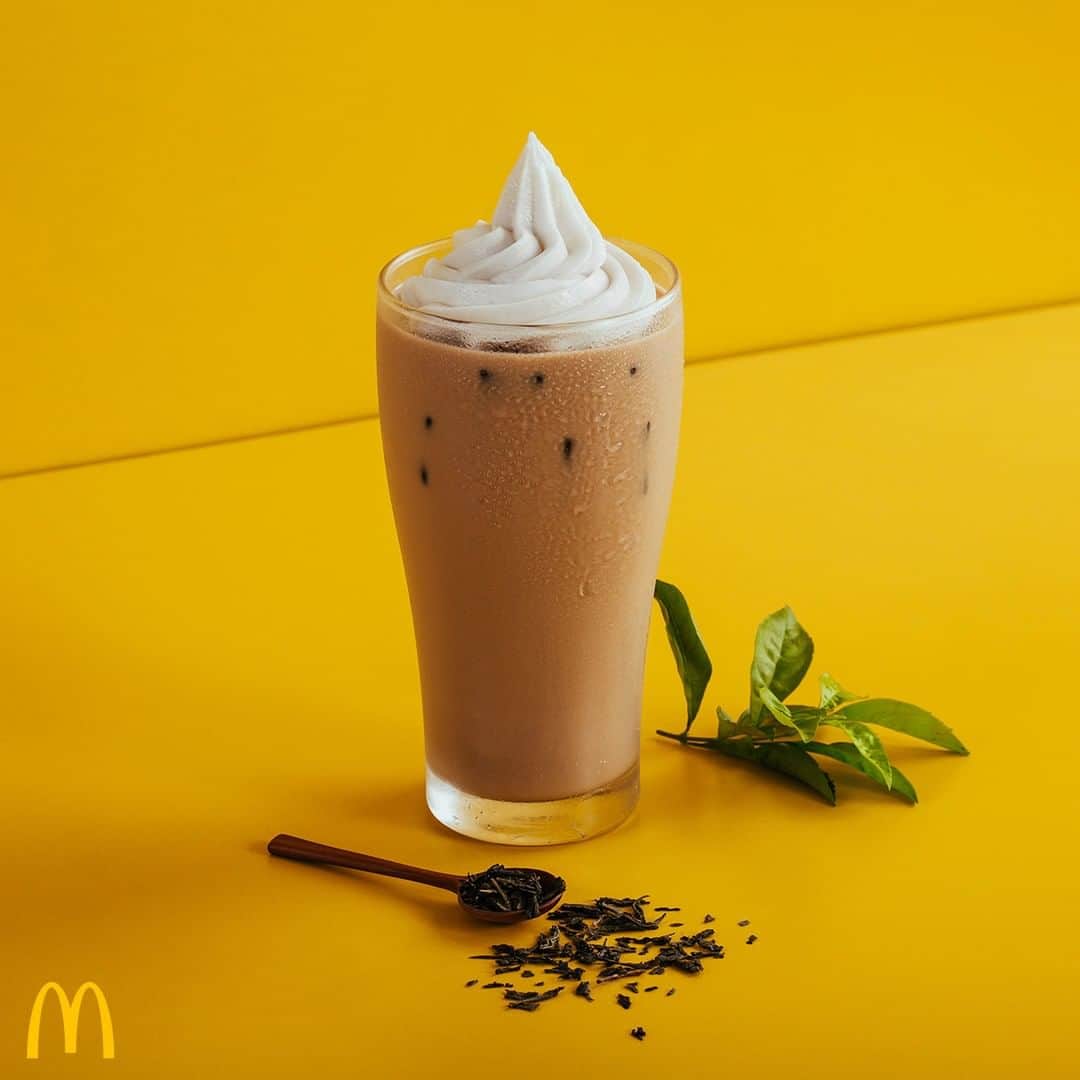 McDonald's Philippinesのインスタグラム：「It’s milk tea topped with your favorite Sundae -- only for Php 49! Order the Classic Milk Tea McFloat via McDelivery. #TaraMilkTeaMcFloat」