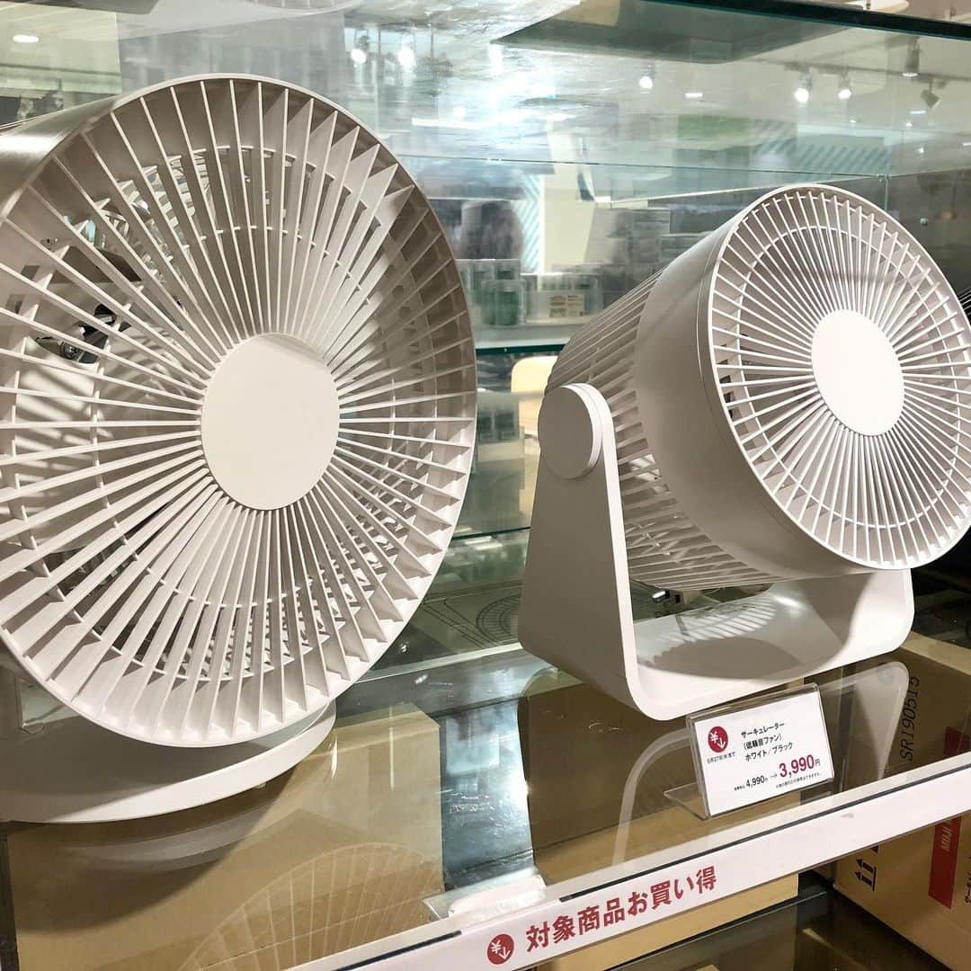 名古屋パルコさんのインスタグラム写真 - (名古屋パルコInstagram)「【西館B1F 無印良品】6/25まで「無印良品週間」開催中🎊 .  いつも無印良品をご利用いただいているお客さまに感謝をお伝えする期間です！  期間中、無印良品メンバーの方はレジにて10％OFF🥳 . またプレセール期間中、6/25(火)まで<PARCOカード>ご利用または新規入会の方も10%OFF、さらに5,000円以上お買い上げでノベルティノートプレゼント‼️ .  大変お得な期間をお見逃しなく〜🏃‍♂️🏃‍♀️ . 🍉〈PARCOカード〉会員様限定プレセール  開催！ 〈PARCOカード〉会員様限定プレセール(6.22 fri - 6.27 thu)開催！ 〈PARCOカード〉会員様、または新規ご入会のお客様に限り、プレセールを開催！ 人気アイテムを一足先にセール価格でお得に手に入れるチャンス！ . 詳細はプロフィール画面のURL 名古屋パルコホームページをチェック . . #無印良品 #無印 #無印良品週間 #良品週間 #バターチキン #カレー #ソファ #家具 #サングラス #キッチン用品 #ワンピース #帽子 #スニーカー #扇風機 #夏準備 #名古屋パルコ #名古屋PARCO #nagoyaparco #名古屋 #nagoya #栄 #矢場町#プレセール#セール」6月22日 12時03分 - parco_nagoya_official