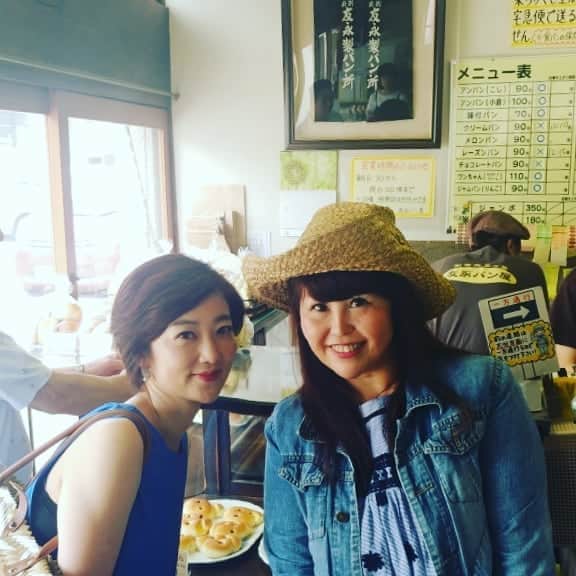 のインスタグラム：「大分・別府の友永パン屋さんに来ました🚙💨 お客さんでいっばい🤗  店内は、美味しい香りに包まれていて幸せ～💕 イースト菌、万歳🙌」