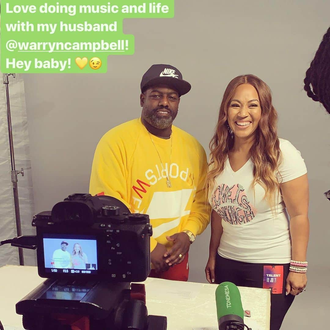 エリカ・キャンベルさんのインスタグラム写真 - (エリカ・キャンベルInstagram)「Radio room with the husband @warryncampbell 😍💛. We’re excited to be nominated for #BestGospelSong! Tune in to #BETAwards on Sunday 6/23 at 8/7c @bet.  #betx19 #betx @betexperience」6月22日 12時11分 - imericacampbell