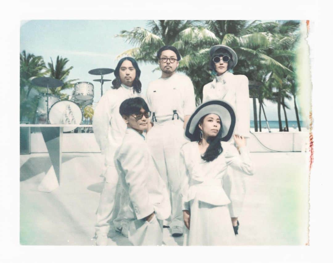 田中裕介のインスタグラム：「サカナクション / 忘れられないの MV CREDIT  CAST SAKANACTION 岡本ゆい  栗林藍希  Amy  花梨  エモン久瑠美  矢野崇人  ビリー  鏑木信三  児島亜美  佐藤弘将  黒谷寛子  嶋田久作  STAFF Director  田中裕介 (Caviar) Cinematographer  奥口睦 (Tsuji Management) 1st Assistant Camera  清水絵里加 Lighting Director  坂田覚 Electrician  鈴木秀崇  Keygirp  中西保(OF-inc) Camera Equipment  株式会社テレビアルファ DIT  大山泰斗 （Progressive） Production Designer  枝広淳良 （エダヒロ） Choreographer  振付稼業Air:man  Stylist  三田真一　(KiKi) Hair&Make up  根本亜沙美  佐伯憂香 Casting  中村裕之　(bepop)  Offline Edit  田中裕介 (Caviar) ONLINE Editor  水野正毅 (Khaki) CG & VFX  笹井孝悦 (Caviar) Studio  角川大映スタジオ  Producer  前田博隆 （前田屋）  阿部航 (Tape) Production Manager  村上健人  中村ミサ（Caviar）  Production  前田屋  SPECIAL THANKS  片山正通、久下秋穂、武蔵野美術大学のみなさん、  阿部恭毅、青葉台スタジオ、  飯田海斗、種橋由夏、遠藤真帆、檜山永梨香、  入野恵、宇川萌、佐古修平、」