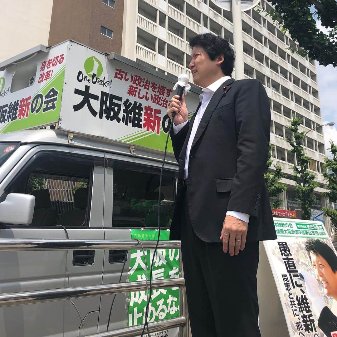 足立康史さんのインスタグラム写真 - (足立康史Instagram)「今日は、大阪維新の会の統一行動デー。朝一番で地元で大変お世話になった茨木ライオンズ元会長、奥實夫先輩の一周忌に合わせ御仏前にお参り申し上げ、その上で、茨木市内を街宣しました。  午後は、能勢、池田を経由して、 #abematv みのもんたの #よるバズ に出演するため上京します。」6月22日 12時29分 - adachiyasushi