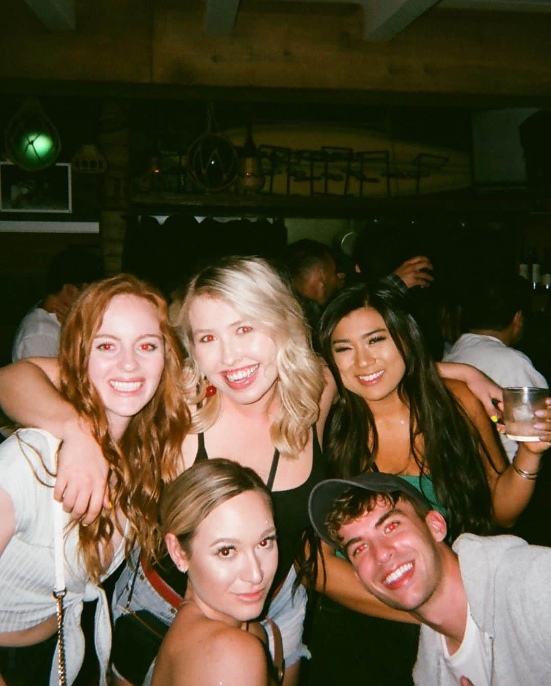 アリーシャ・マリーさんのインスタグラム写真 - (アリーシャ・マリーInstagram)「disposable camera but some unforgettable memories ♡  ps..tag ur bffs 📸💞 @missremiashten @rhodesaaron @tksjuicypolls @theegingerr」6月8日 5時14分 - alisha