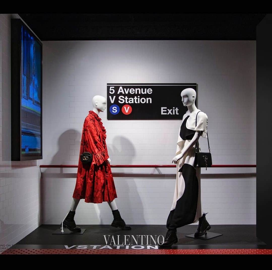 Saks Fifth Avenueさんのインスタグラム写真 - (Saks Fifth AvenueInstagram)「Transport yourself to the ‘90s with the @maisonvalentino Tokyo Red Collection which pays homage to Japan. Make sure to stop by our NY Flagship windows now through Tuesday, June 18. #OnlyatSaks」6月8日 4時06分 - saks