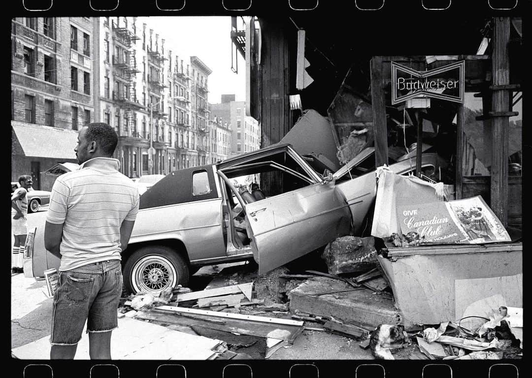 VICEさんのインスタグラム写真 - (VICEInstagram)「40 years of New York City captured through a taxi driver's photos: Matt Weber's new book "Street Trip: Life in NYC" captures a driver's eye view of the city's raw energy. See more at the link in our bio. 📸: Matt Weber」6月8日 4時01分 - vice