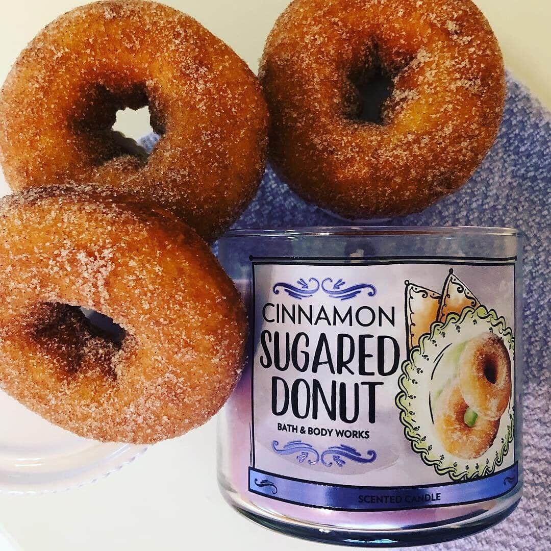 Bath & Body Worksさんのインスタグラム写真 - (Bath & Body WorksInstagram)「Donut worry, it’s #NationalDonutDay! & it looks like you love this 3-Wick Candle almost as much as the real thing 🍩」6月8日 4時03分 - bathandbodyworks