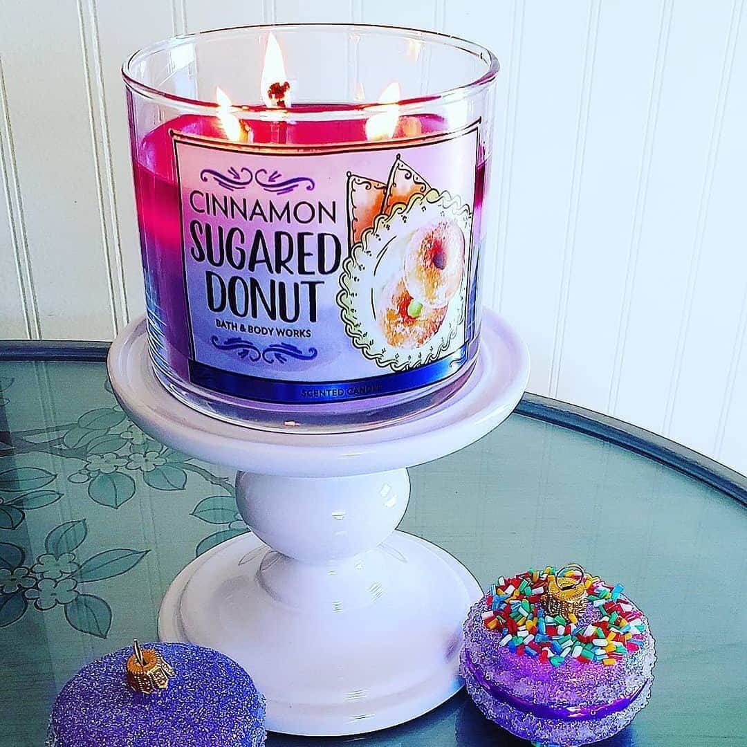 Bath & Body Worksさんのインスタグラム写真 - (Bath & Body WorksInstagram)「Donut worry, it’s #NationalDonutDay! & it looks like you love this 3-Wick Candle almost as much as the real thing 🍩」6月8日 4時03分 - bathandbodyworks