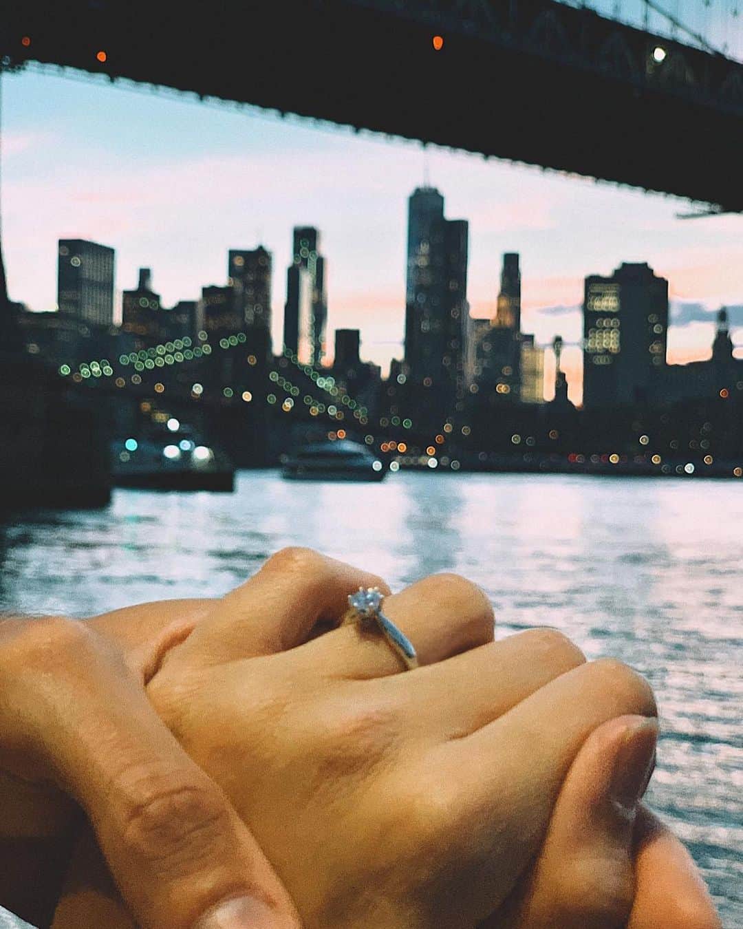 ハイロ・サンペリオのインスタグラム：「Ha dicho que SI , ¡Nos casamos! Te amo ❤️💍 @carmengomezperez」