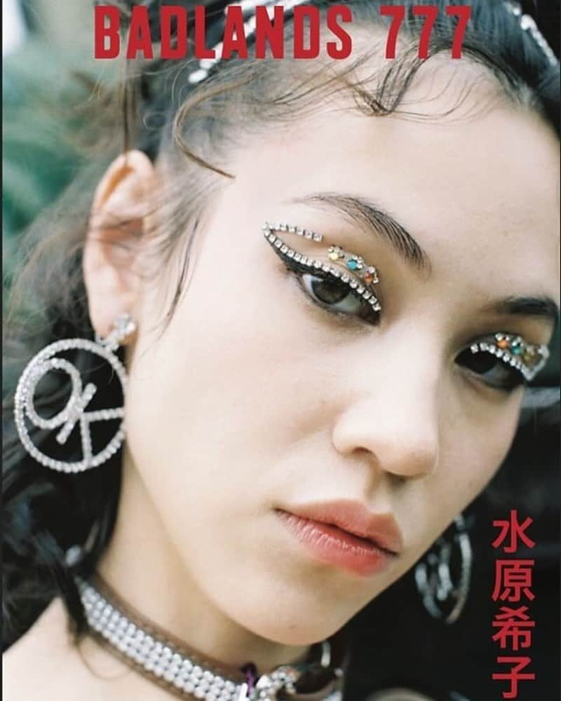 水原希子 さんのインスタグラム写真 - (水原希子 Instagram)「🚧@badlands777magazine 🚧 Photo by @monimogi  Hair & Make up @rieshiraishi1220  Earring @officekiko Choker @babbym  Every body go check it out ❤️」6月8日 4時20分 - i_am_kiko