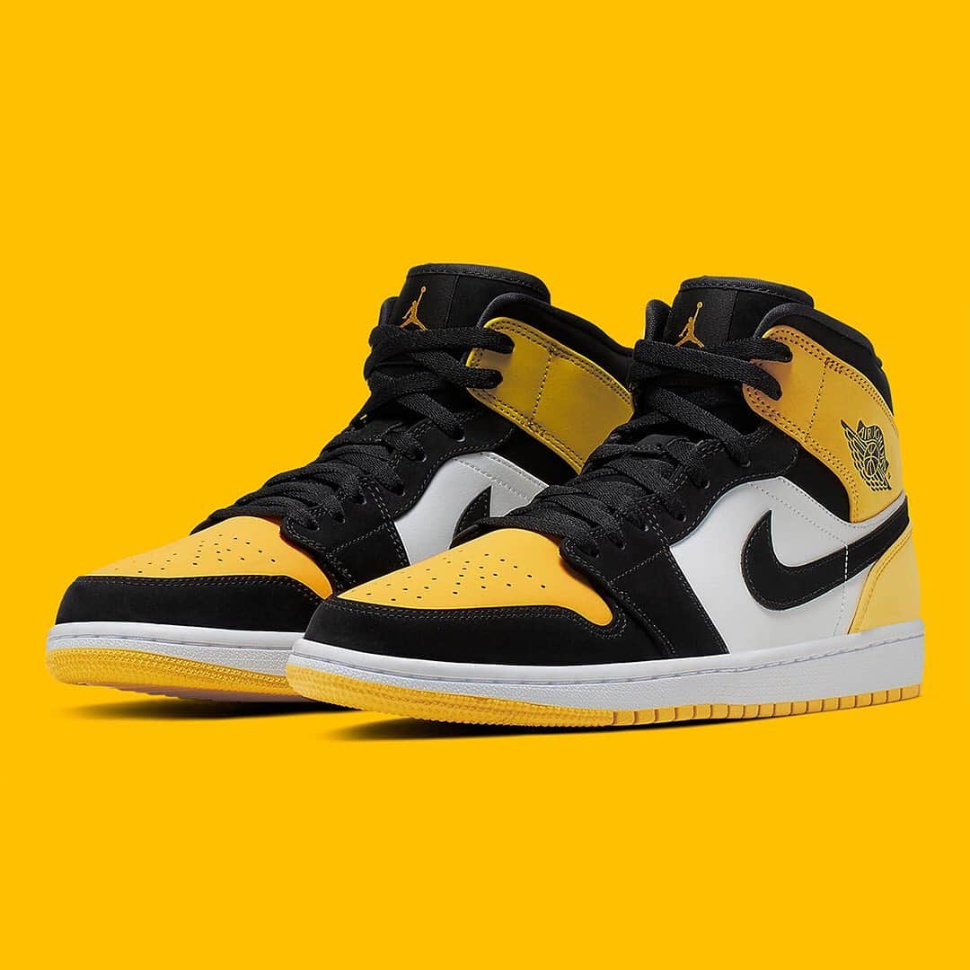 Sneaker News x Jordans Dailyさんのインスタグラム写真 - (Sneaker News x Jordans DailyInstagram)「The Air Jordan 1 “Yellow Toe” is actually dropping... but as a Mid 🤔 Will you still cop? Link in bio for more photos #jordansdaily」6月8日 4時30分 - jordansdaily