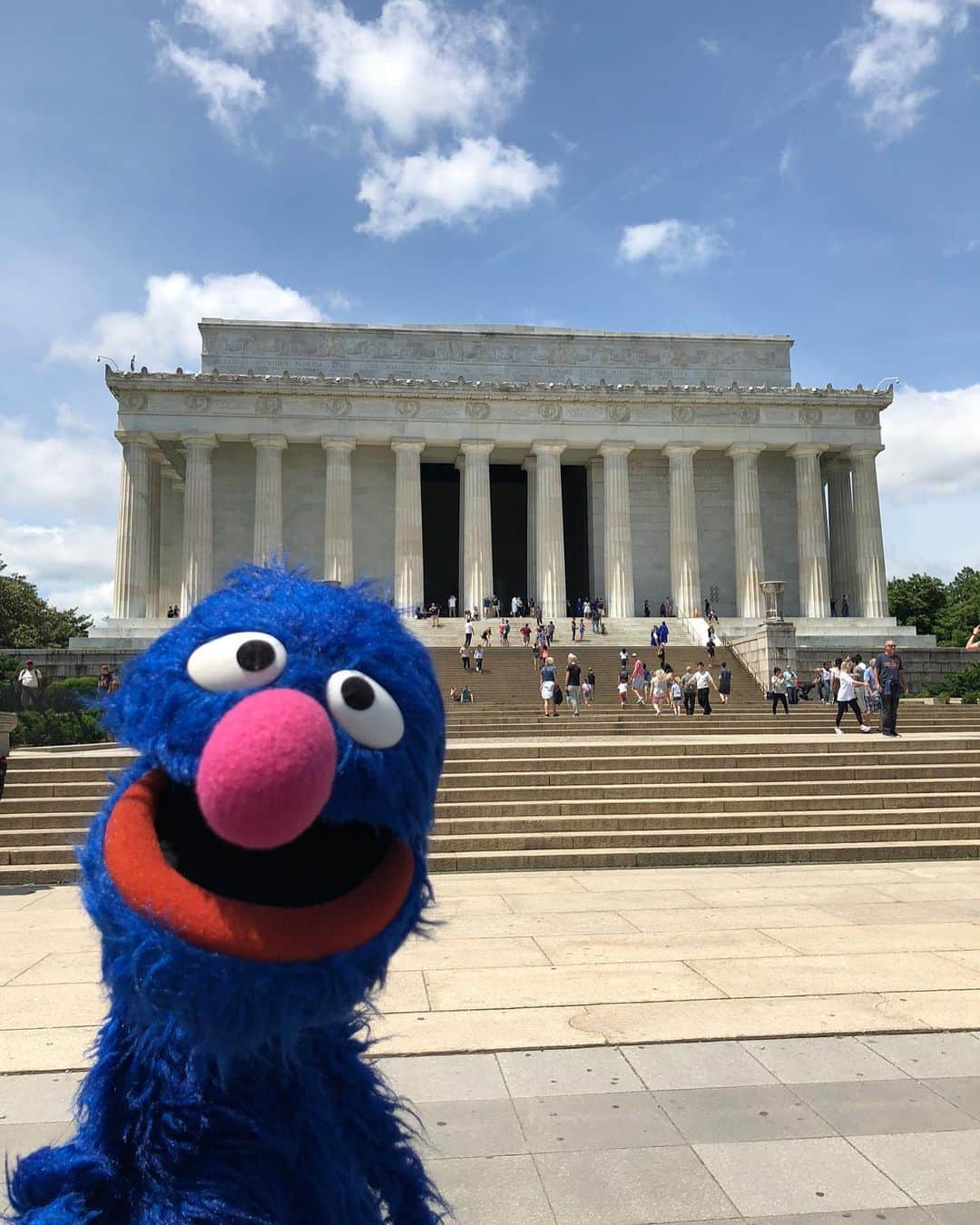 セサミストリートさんのインスタグラム写真 - (セサミストリートInstagram)「Sesame Street ➡️ Washington, D.C. Can’t wait to see everyone tomorrow at the Sesame Street Road Trip! 💚 @visitwashingtondc」6月8日 4時39分 - sesamestreet