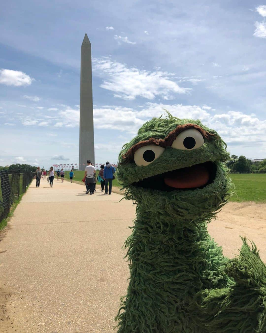 セサミストリートさんのインスタグラム写真 - (セサミストリートInstagram)「Sesame Street ➡️ Washington, D.C. Can’t wait to see everyone tomorrow at the Sesame Street Road Trip! 💚 @visitwashingtondc」6月8日 4時39分 - sesamestreet