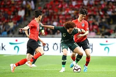 ムスタファ・アミニさんのインスタグラム写真 - (ムスタファ・アミニInstagram)「An amazing experience playing in front of 55k fans in South Korea.. Unfortunate result but proud of the team. Always proud and happy to represent Australia 🇦🇺⚽️😊🙏 #team #international #football #game #australia」6月8日 4時42分 - mustafaamini