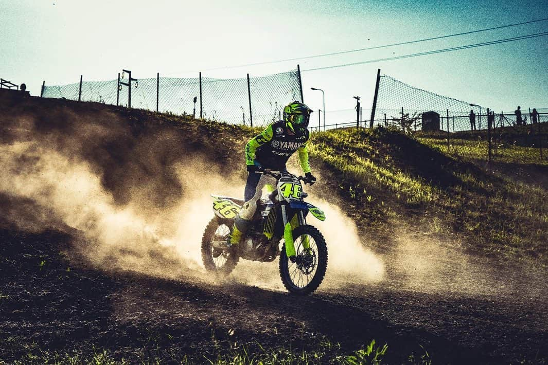 バレンティーノ・ロッシさんのインスタグラム写真 - (バレンティーノ・ロッシInstagram)「Finally we are back at Cavallara!great motocross day!what a track,my favorite around here 📸 @camilss」6月8日 4時44分 - valeyellow46