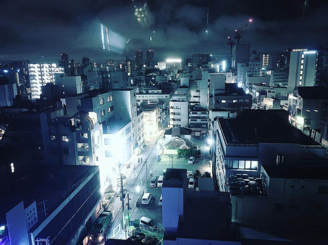 YOICHIのインスタグラム：「#沖縄 #那覇 #国際通り裏 #深夜5時 #国際通り #okinawa #青 #ブルー」
