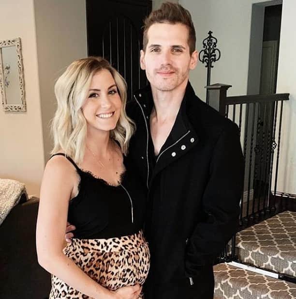 Alternative Pressさんのインスタグラム写真 - (Alternative PressInstagram)「A MASSIVE congratulations are in order for @mikeyway and @kristincolby as they welcome their second daughter into the world 🖤⠀ .⠀ Link in bio ⠀ .⠀ .⠀ .⠀ #mikeyway #kristincolby #congratulationsmrandmrsway #kennedyjamesway #babyway #alternativepress #iamap #ap #altpress」6月8日 5時01分 - altpress