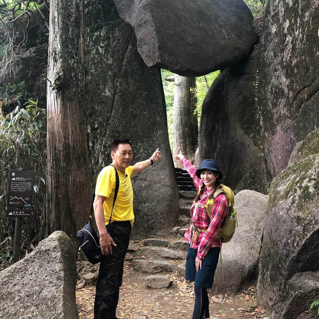 大島麻衣さんのインスタグラム写真 - (大島麻衣Instagram)「よじごじdaxys生放送、ご覧いただきありがとうございました😊 スター錦野旦さんと筑波山ロケに行かせていただきました⛰ ビギナー向きの山とはいえ、岩道がすごくハードな登山でしたが、錦野さんがたくさんサポートしてくださり、たのしく登山することができました😆👍 大変だったけど、頂上の絶景は最高‼️ 山頂でお参りもでき、御朱印もいただけて大満足の登山でした🥾 #よじごじdaxys #テレビ東京 #スター錦 さん #錦野旦 さん #登山 #筑波山 #女体山 #男体山 #montbell」6月7日 20時14分 - maioshima911