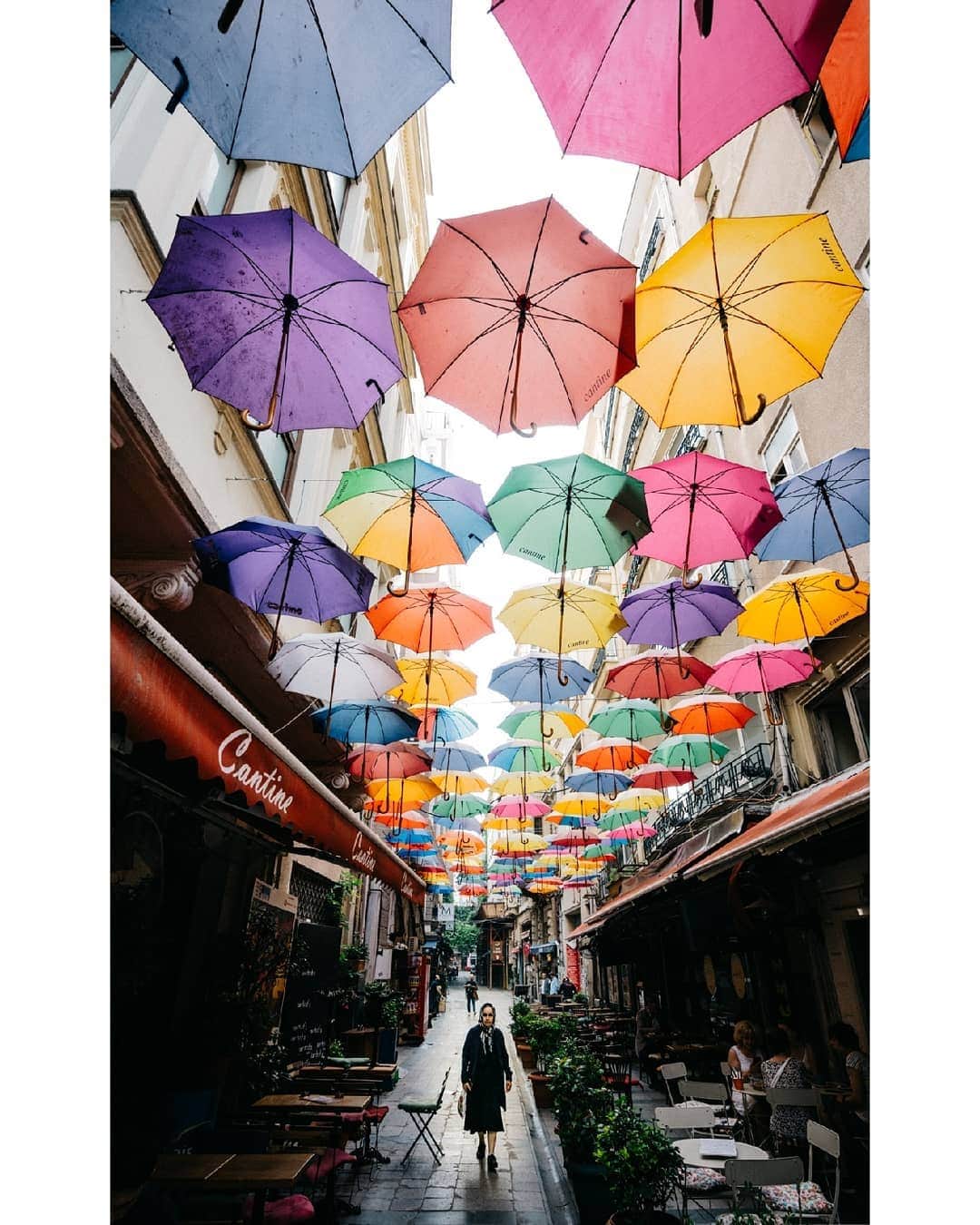 VuTheara Khamさんのインスタグラム写真 - (VuTheara KhamInstagram)「Street spirit, Istanbul, 2019 🇹🇷 . . #istanbul #streetphotography」6月7日 20時07分 - vutheara