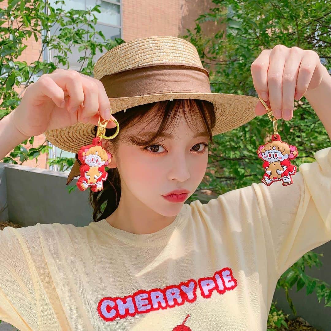 Chuuのインスタグラム：「CHUU X LEEGONG season.4✨ 🍒CHERRY PIE EDITION🍒  더 귀여워진 이번 콜라보,  곧 만나요! @mynameis20」