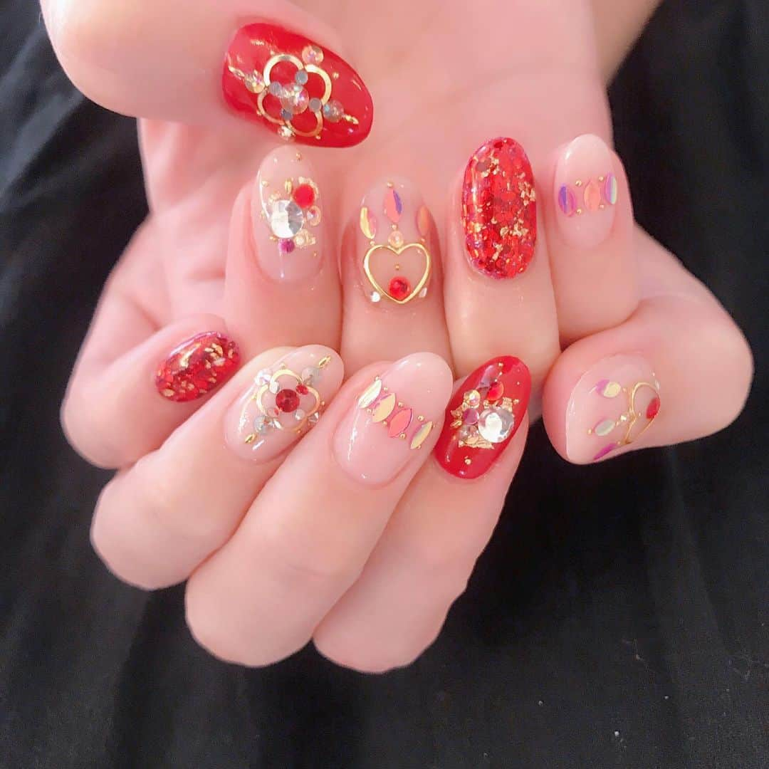 なかやまちえこさんのインスタグラム写真 - (なかやまちえこInstagram)「赤とベージュ✨ （フット 漆原さん） #nail #nails #nailart #ネイル #美甲 #ネイルアート  #clou #nagel #ongle #ongles #unghia #japanesenailart #manucure #네일 #젤네일 #네일아트 #네일리스트 #japanesenails #manicurist #gelnails  #foot #footnail #ペディキュア #rednails #Cyntia #saki ちゃん」6月7日 20時15分 - chiekonakayama