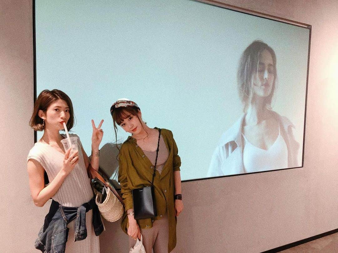 菊井彰子さんのインスタグラム写真 - (菊井彰子Instagram)「昨日は @etretokyo のAWの展示会へ。 @junna  ちゃん元気そうでよかった❤︎どれもこれも素敵すぎて💦悩んだあげく産後、赤ちゃん抱っこしてても着れるようなトレンチとワンピースをオーダーしたからいまから秋が楽しみです。 しかも、紅茶王子 @saitama_tea_ouji がおもてなししてくれる @teastand7 のタピオカミルクティーが飲めて嬉しかったなぁ☕️ #etretokyo  #awfashion  #受注会 #エトレトウキョウ」6月7日 20時21分 - yanakiku_kiku