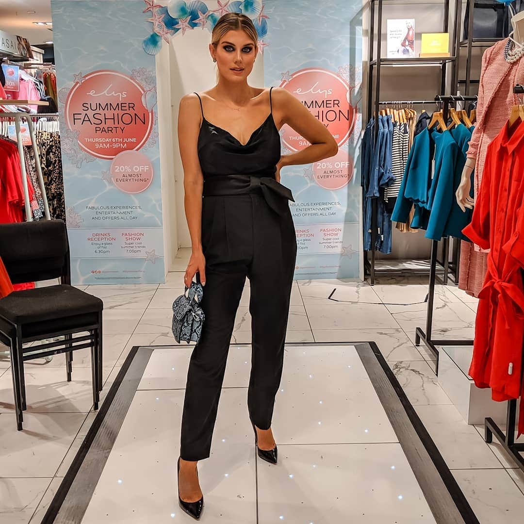 Ashley Jamesさんのインスタグラム写真 - (Ashley JamesInstagram)「Summer nights in Wimbledon. 💙 Last night @aoifeodohertystylist and I went to @elyswimbledon for their summer party, and spent about 3 hours shopping. I'm going to put some of my favourite finds on stories now, but I thought it worth mentioning that they offer free styling sessions with no obligation to purchase anything. It's worth heading up to the third floor to check out the homeware too as they have the nicest things. 💓 Afterwards we went for dinner and too many drinks down the road at 601 Queen's Road, which was so nice. I forget how nice Wimbledon is, we had such a nice little evening out together. The second photo is my slightly failed Victoria Beckham pose, guess I'm not quite as flexible as her! 🥂💃🏼✨ #wimbledon [outfit tagged, styled by @aoifeodohertystylist]」6月7日 20時26分 - ashleylouisejames