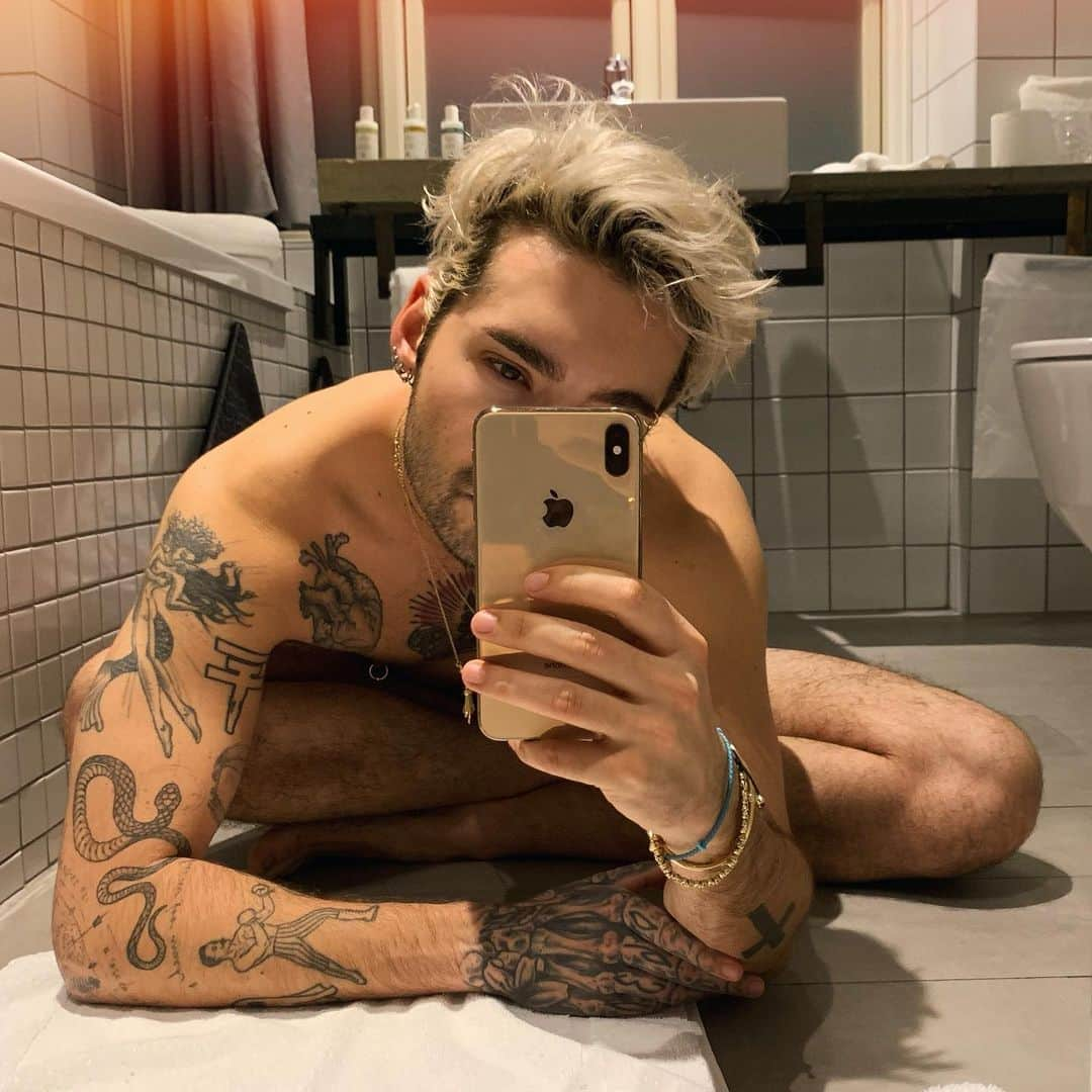 ビル・カウリッツさんのインスタグラム写真 - (ビル・カウリッツInstagram)「all these bathrooms with their mirrors」6月7日 20時30分 - billkaulitz