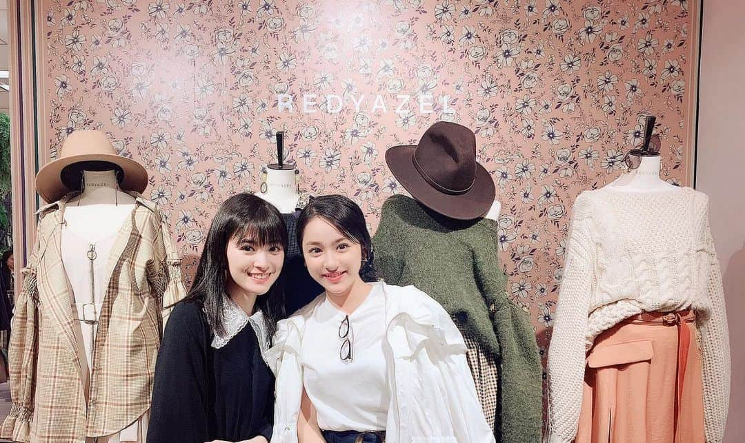 優希美青さんのインスタグラム写真 - (優希美青Instagram)「REDYAZELの展示会にゆうなと行ってきました😊 . おしゃれな服がたくさんあって楽しかったです！ . #REDYAZEL」6月7日 20時30分 - mio_yuki