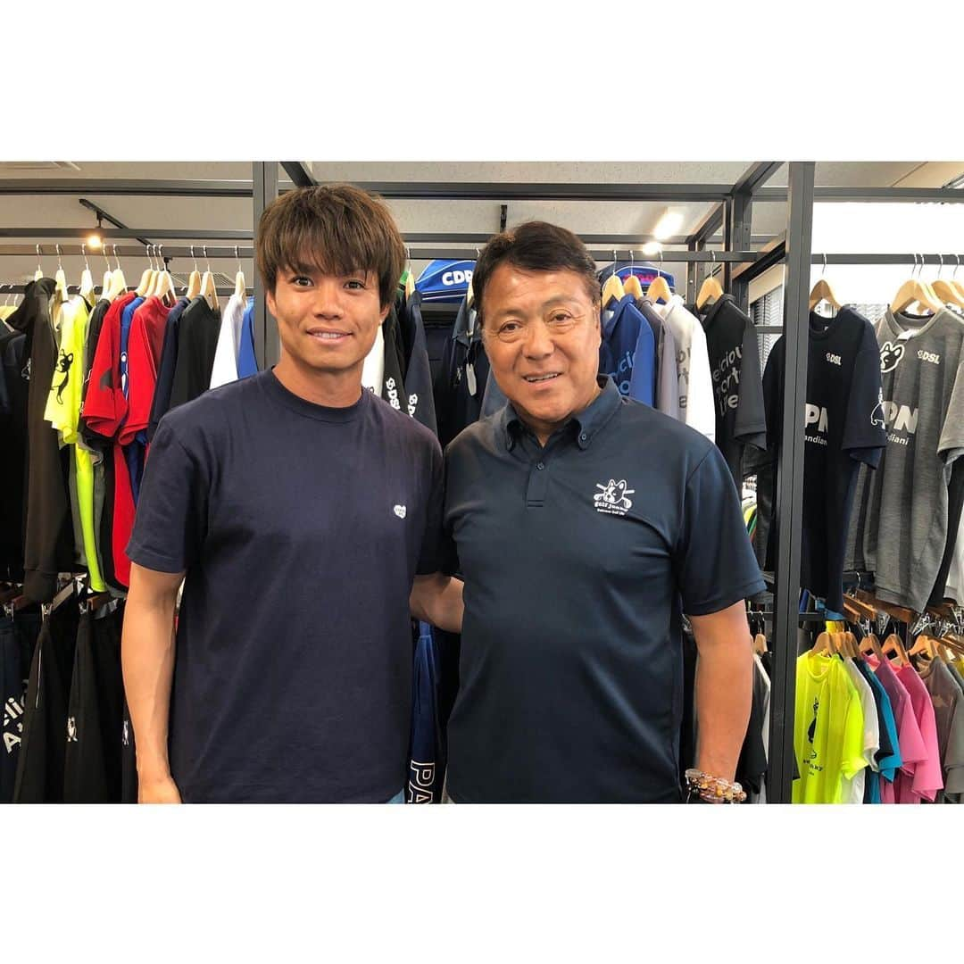 小池純輝さんのインスタグラム写真 - (小池純輝Instagram)「. サッカージャンキー の展示会で奥寺さんとお会いしました✨ #jleague #jリーグ #j2 #東京ヴェルディ #tokyoverdy #verdy #verdyfamily #soccer #football⚽ #football #サッカー #フットボール #小池純輝 #19 #⚽️ #奥寺康彦 #横浜fc #東洋のコンピューター #soccerjunky #サッカージャンキー #claudiopandiani」6月7日 20時39分 - junki_koike