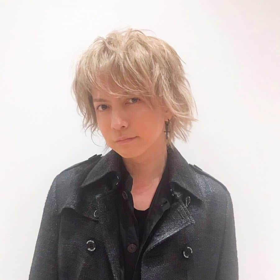 GINGERさんのインスタグラム写真 - (GINGERInstagram)「GINGER7月号のHYDEさんのインタビュー、もうチェックしていただけましたか☺️❓たくさんの方にポラプレゼントに応募いただき、ありがとうござます‼️🎁 . 取材では6月19日にCDリリースされるニューアルバム『ANTI』についてもたっぷりお話しを伺いました🥺収録曲『ANOTHER MOMENT』は 放送中のドラマ仮面同窓会のエンディングテーマにもなっています❤️🐍🍎そちらも目が離せません‼️ #gingermagazine  #hyde #オフショット #anti #ポラプレゼント  #ginger #ジンジャー #gingerweb」6月7日 21時06分 - ginger_magazine