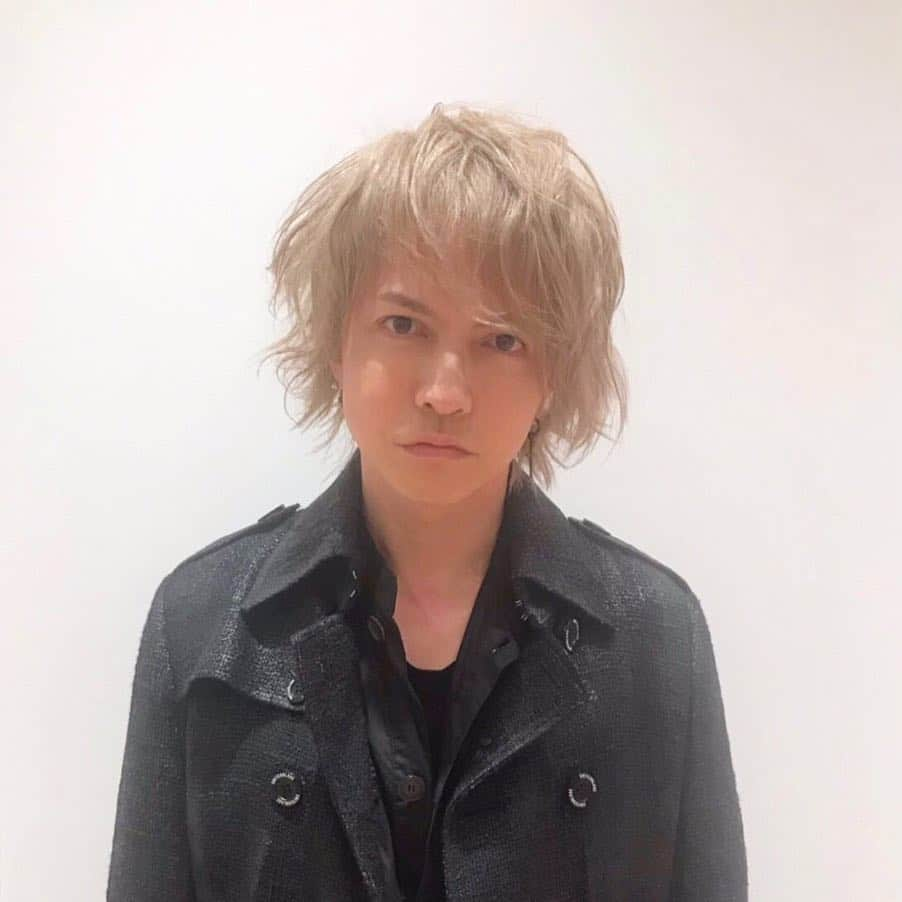 GINGERさんのインスタグラム写真 - (GINGERInstagram)「GINGER7月号のHYDEさんのインタビュー、もうチェックしていただけましたか☺️❓たくさんの方にポラプレゼントに応募いただき、ありがとうござます‼️🎁 . 取材では6月19日にCDリリースされるニューアルバム『ANTI』についてもたっぷりお話しを伺いました🥺収録曲『ANOTHER MOMENT』は 放送中のドラマ仮面同窓会のエンディングテーマにもなっています❤️🐍🍎そちらも目が離せません‼️ #gingermagazine  #hyde #オフショット #anti #ポラプレゼント  #ginger #ジンジャー #gingerweb」6月7日 21時06分 - ginger_magazine