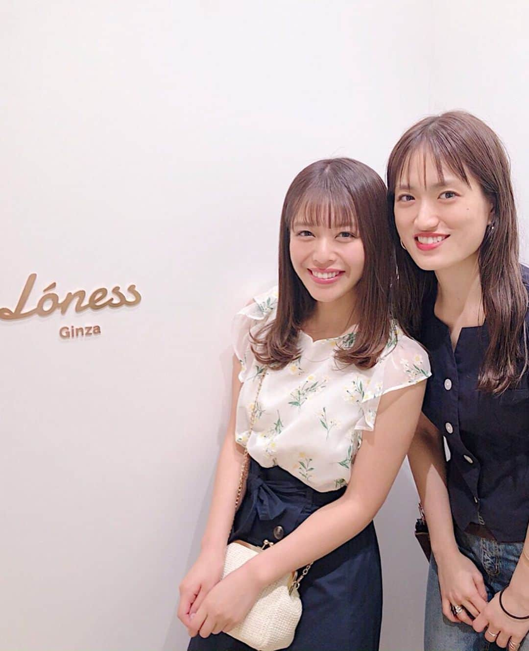 石倉侑芽さんのインスタグラム写真 - (石倉侑芽Instagram)「昨日はLONESS銀座店へ❤︎ . 前回の髪色が気に入ってリピート💕 担当の目澤さん @sayuri.loness に 相談しながらおすすめで仕上げてもらってます😊 . こっちの方が似合うと思うよ〜 こうするのが今風だよーって アドバイスをくれるので信頼してお願いしてます☺️💕 . 髪の毛以外にも、メイクや美容、 恋愛や占いなど幅広く色んな情報を教えてくれて 行くたび毎回刺激をもらって帰れる☺️ . 他のスタッフの方々も いつも優しく明るく迎えてくれて とっても居心地よく癒される美容室💇‍♀️💓 LONESSの皆様いつもありがとうございます✨ . #loness#ginza#tokyo#hairsalon #銀座美容室#ヘアカラー#ヘアスタイル」6月7日 21時04分 - yume8115