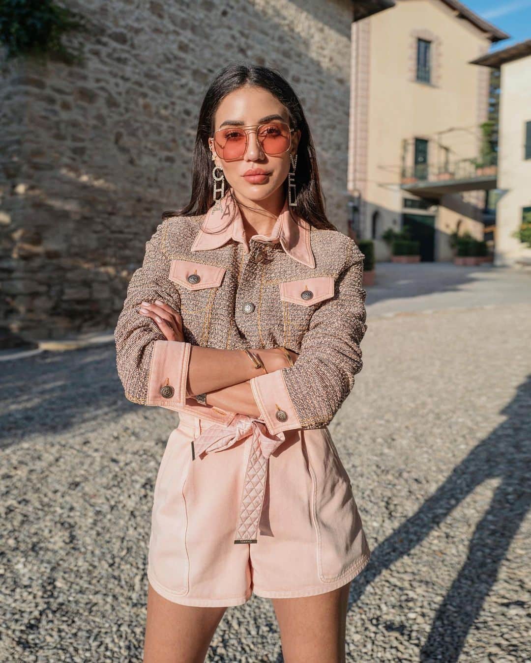 Tamara Kalinicさんのインスタグラム写真 - (Tamara KalinicInstagram)「This trip to Tuscany felt a little bit like a holiday with friends, we got to eat, talk, walk together and even enjoyed a glass of wine at sunset every day! Also the internet connection was pretty bad so now I feel fully recharged 💫 wearing @chanelofficial and @soshady #SoOverIt」6月7日 21時15分 - tamara