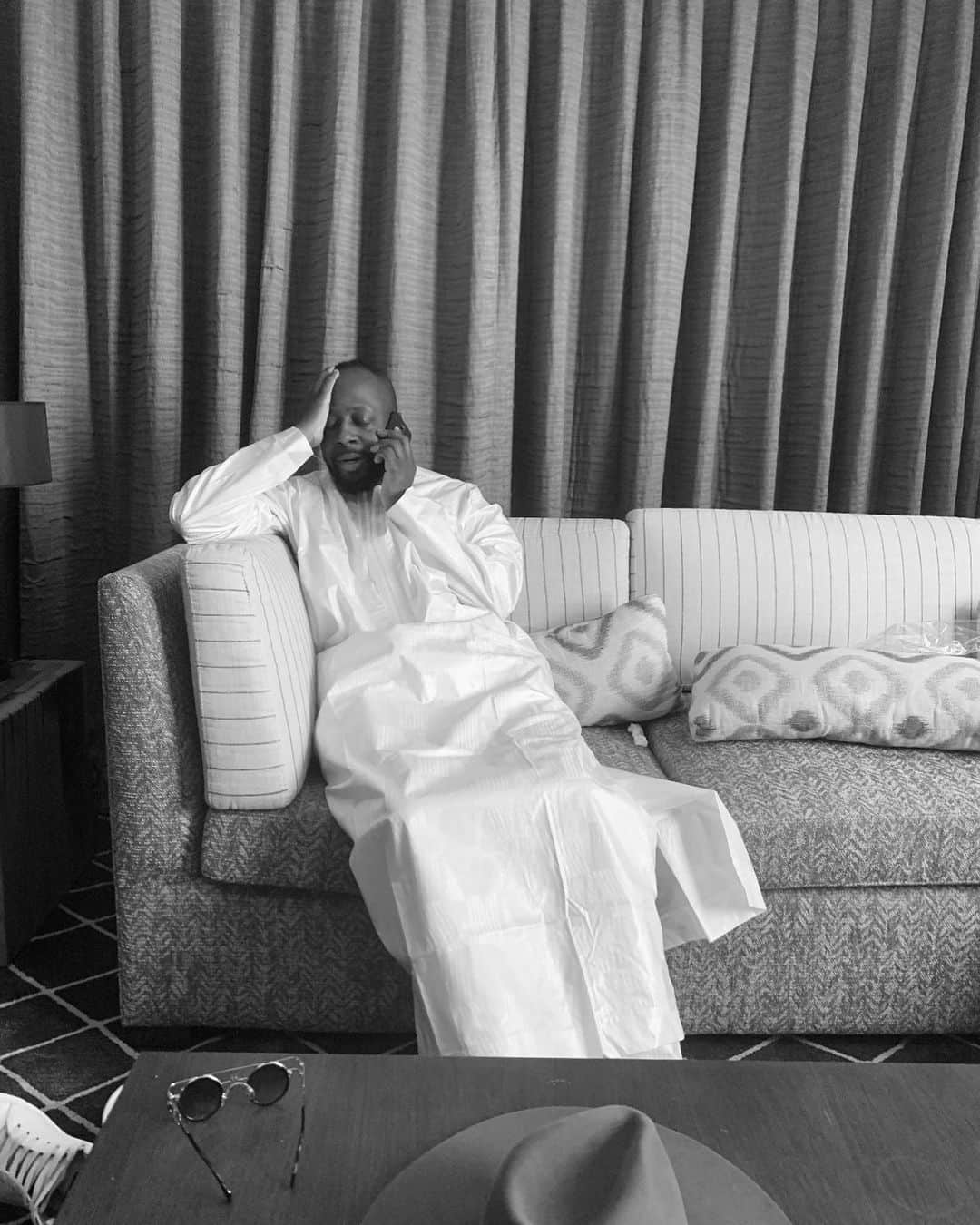 ワイクリフ・ジョンのインスタグラム：「Great morning from the beautiful country of Mali 🇲🇱 🎸🙏🏿. الله أكبر」
