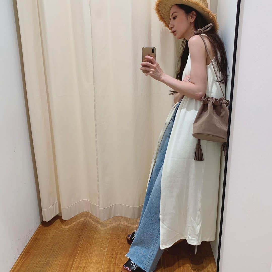ungrid_minamiのインスタグラム：「. 新作の ワンピースとデニム ジレっぽく着るのが可愛いかった💓😩 @ungrid_official #Ungrid#アミュプラザ博多 @ungrid_staffsnap」