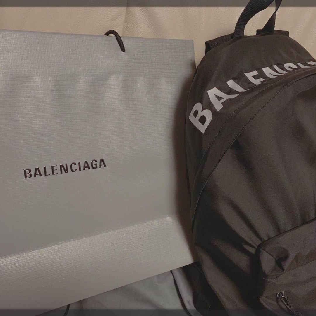 まいたけさんのインスタグラム写真 - (まいたけInstagram)「balenciaga 見て！  #のなめくん #のなめのウィンドブレーカーと同じブランド #バレンシアガ  #balenciaga 😍」6月7日 21時23分 - m_kino0112