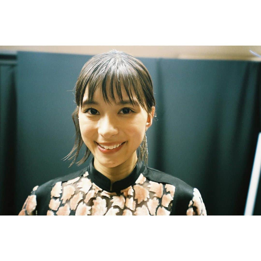 芳根京子さんのインスタグラム写真 - (芳根京子Instagram)「この日の衣装とメイク お気に入りなのでした。  #film #もはや安定の時差」6月7日 21時22分 - yoshinekyoko